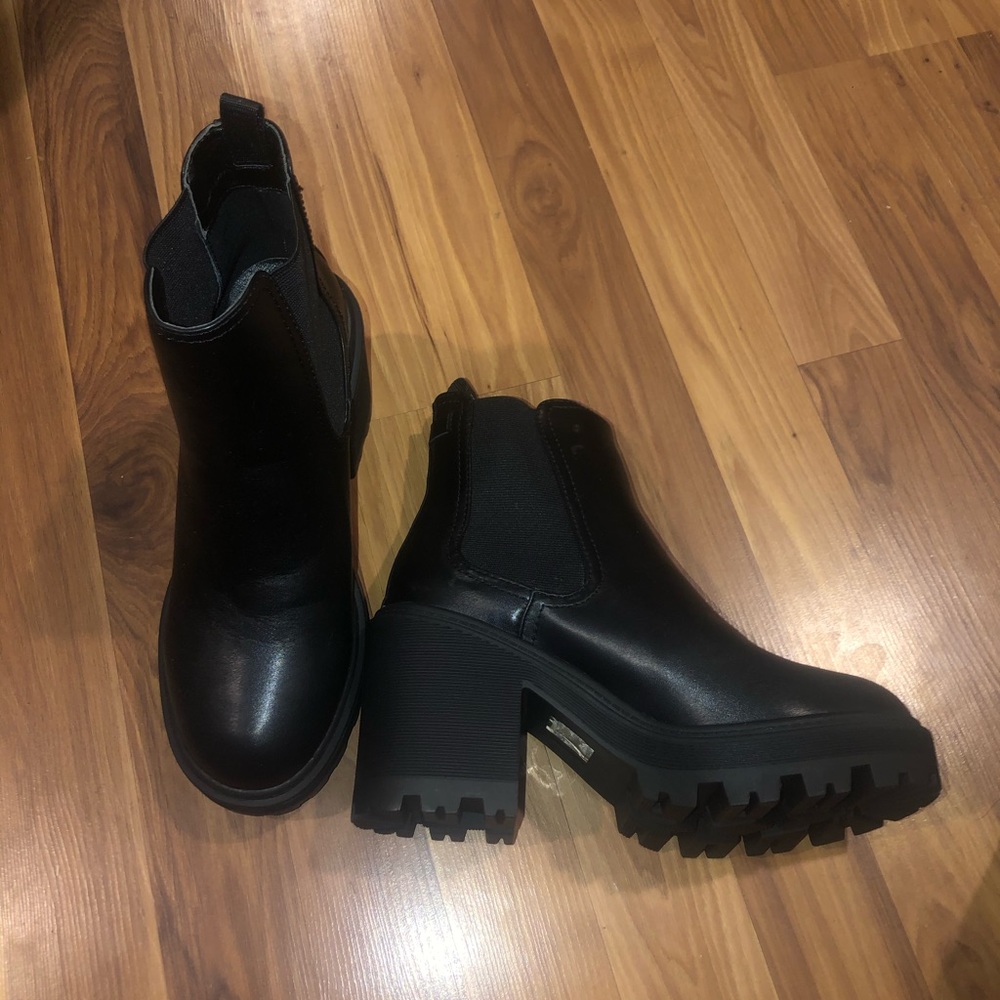 Urban Outfitters Chloe Chelsea Boots